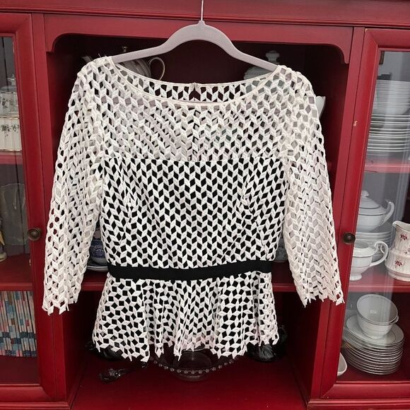 Oscar de la Renta Tops - Oscar de la Renta Abstract Cut Out Blouse White Black Size 8